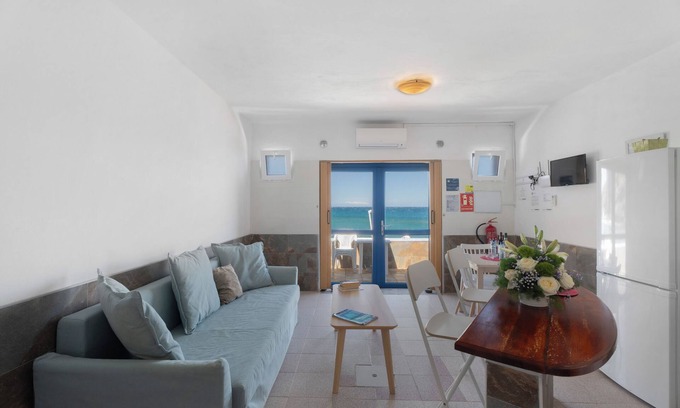 Alojera Apartamento | Apartamento 'Playa Azul - 4' con vistas al mar, Wi-Fi y aire acondicionado
