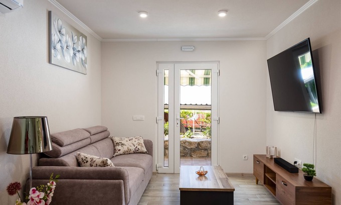 Trsteno Apartamento | Apartment Pod Nespolom - One Bedroom Apartment with Terrace