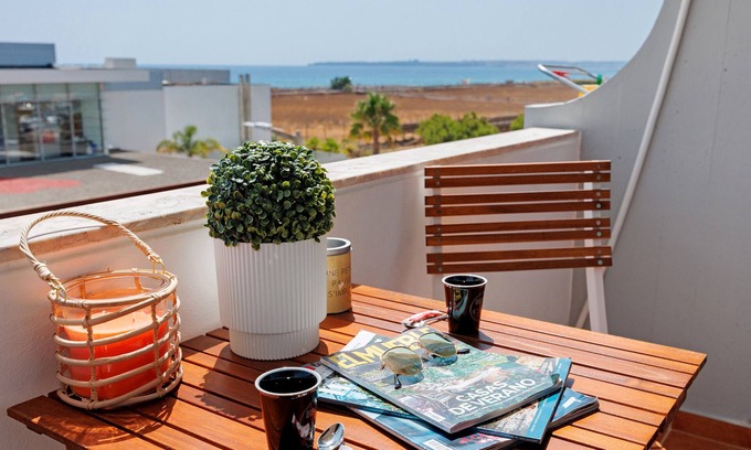 Torralta Apartamento | Apartment 'Pôr Do Sol' with Sea View, Wi-Fi and Air Conditioning