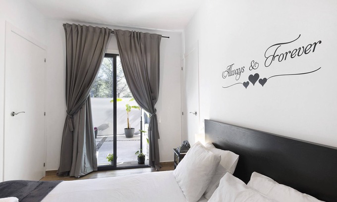 Vallpineda Apartamento | Apartment 'Precioso Sitges' with Private Terrace, Wi-Fi and Air Conditioning