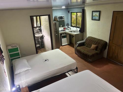 La Fortuna Apartamento | Apartment-Pura Vida-wi-fi-6 people, AC- parking-river-garden