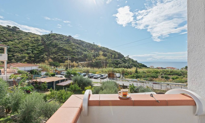 Pomonte Apartamento | Apartamento "Ramerino" cerca de la playa con vistas al mar y a la montaña