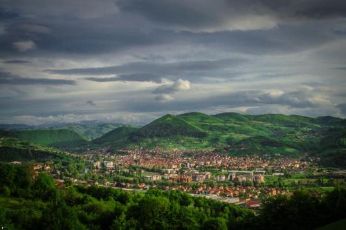 Visoko Apartamento | Apartment Red House
