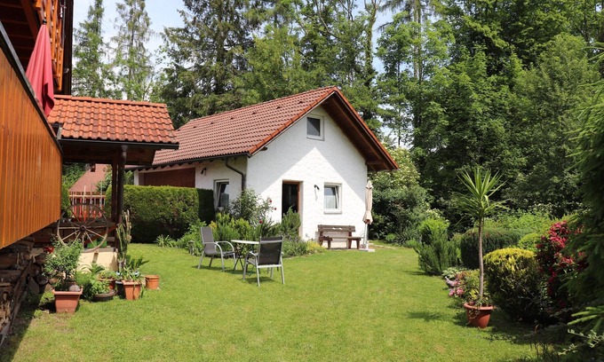 Lindau Apartamento | Apartment 'Red' with Shared Garden, Balcony and Wi-Fi