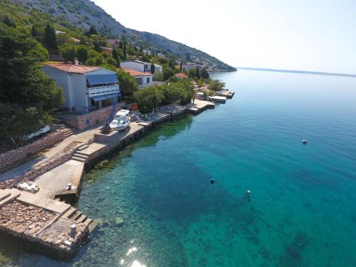 Baric Draga Apartamento | Apartment Renata by Interhome