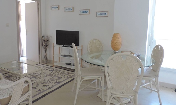 Saint-Marine Apartamento | Renovado apartamento de 100 metros del puerto y tiendas