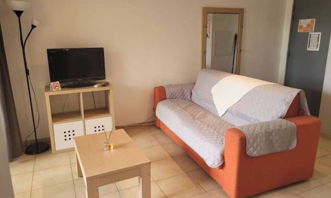 Santa-Maria-Poggio Apartamento | Apartment rental near the sea
