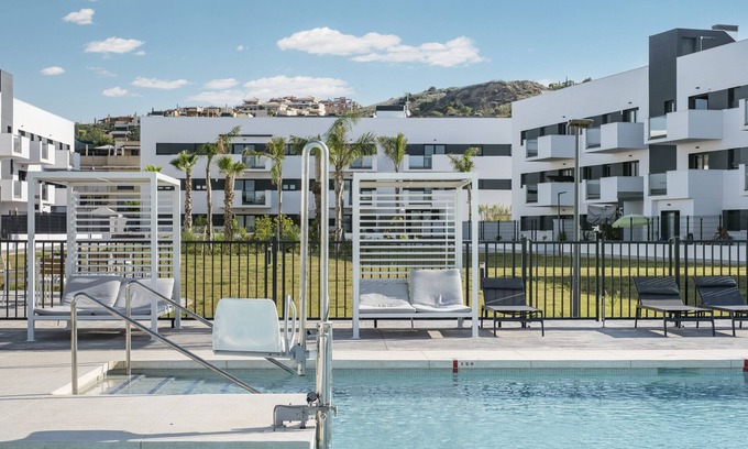 Vélez-Málaga Apartamento | Apartamento 'Residencial Celere Playa Niza' con vistas al mar, piscina y 4 terrazas compartidas