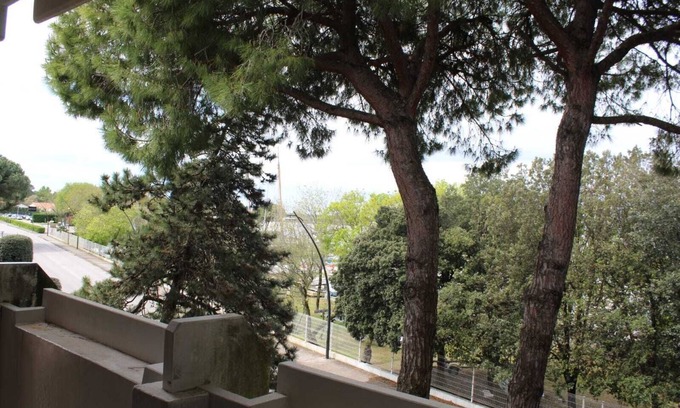 Bibione Lido dei Pini Apartamento | Apartment 'Residence Alga Sud 9' with Private Terrace and Air Conditioning