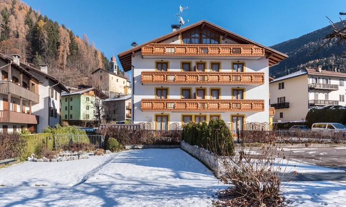 Carisolo Apartamento | Apartment Residence Park Imperator Trilocale with Mountain View, Balcony, Garden & Wi-Fi