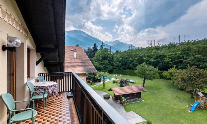 Silandro Apartamento | Apartamento 'Residence Schnatzhof D13' con vistas a la montaña, piscina compartida y Wi-Fi