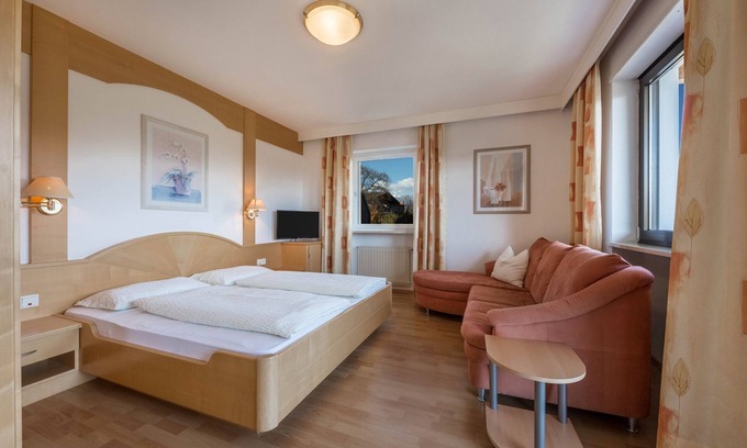 Tesimo Apartamento | Apartamento "Residenz Kronstein - 3" con balcón, jardín compartido, vistas a la montaña y Wi-Fi