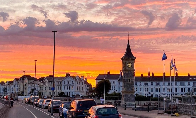 Exmouth Apartamento | Apartment right on the seafront of Exmouth Beach.