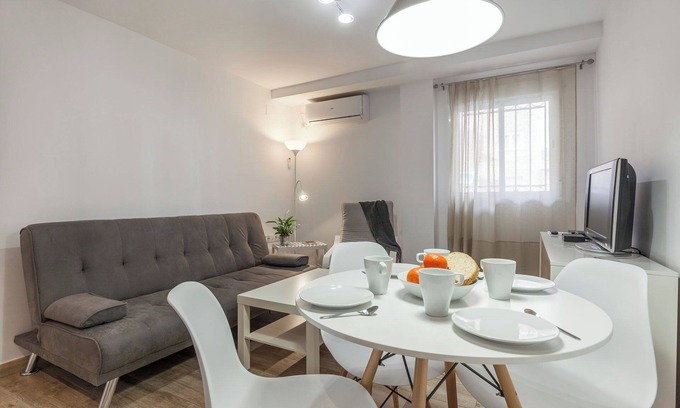 San Carlos-Tartessos Apartamento | Apartment 'Ritual Sevilla Santa Justa 2' with Balcony, Wi-Fi and Air Conditioning