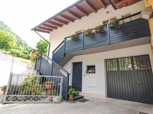 Commezzadura Apartamento | Apartment Rosa Blu by Interhome