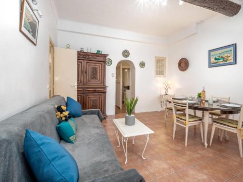 Antibes Old Town Apartamento | Apartment Rue de la Pompe by Interhome