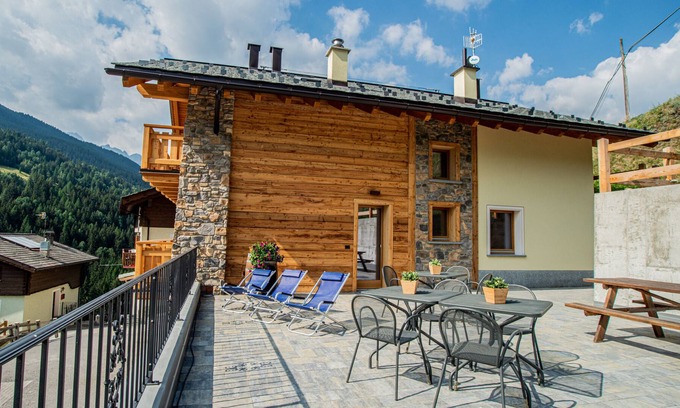 Valdidentro Apartamento | Apartamento 'Rustico Pradella Apartments' con vistas a la montaña, terraza compartida y Wi-Fi