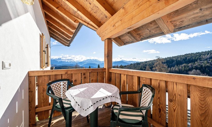 San Genesio Atesino Apartamento | Apartamento 'Stücklhof Wohnung Arnika' con vistas a la montaña, jardín compartido y Wi-Fi