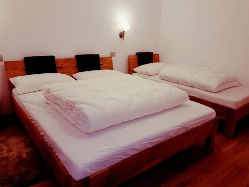 Isolaccia Apartamento | Apartment San Colombano