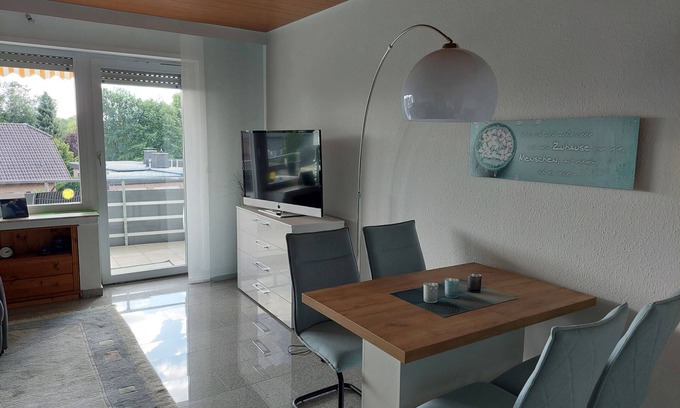 Moehnesee Apartamento | Apartamento 'Sander' con balcón, piscina interior compartida y Wi-Fi