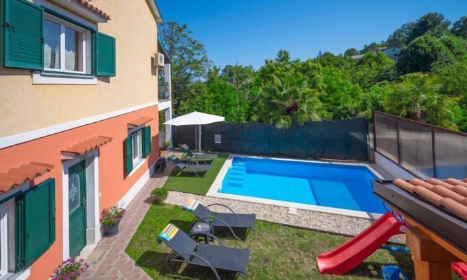 Pobri Apartamento | Apartamento Sandra by Interhome