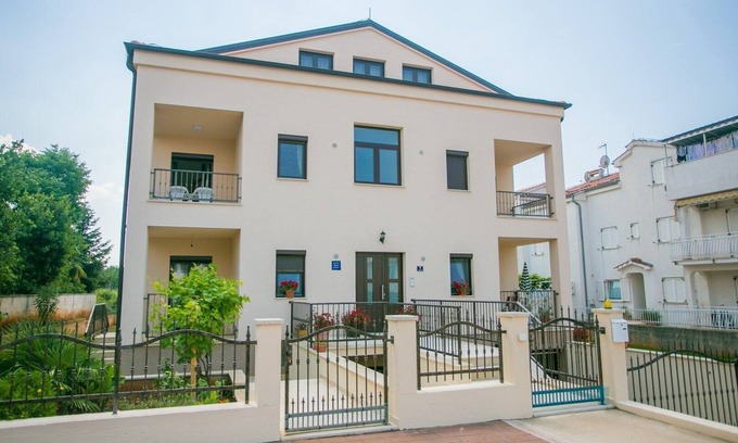 Mali Maj Apartamento | Sara / Three-Bedroom Apartment No.1 with Balcony