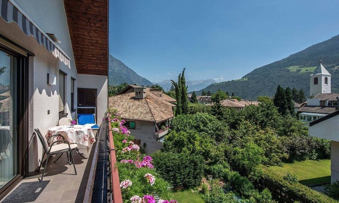 Rabla Apartamento | Apartamento "Schnitzer - Enzian" con vistas a la montaña, Wi-Fi, balcón y jardín