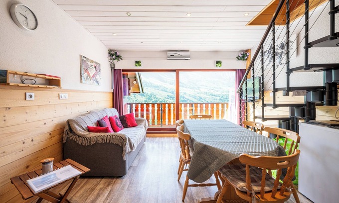 Albiez-le-Vieux Apartamento | Apartamento 'Schnoucky' con vistas a la montaña, balcón y Wi-Fi