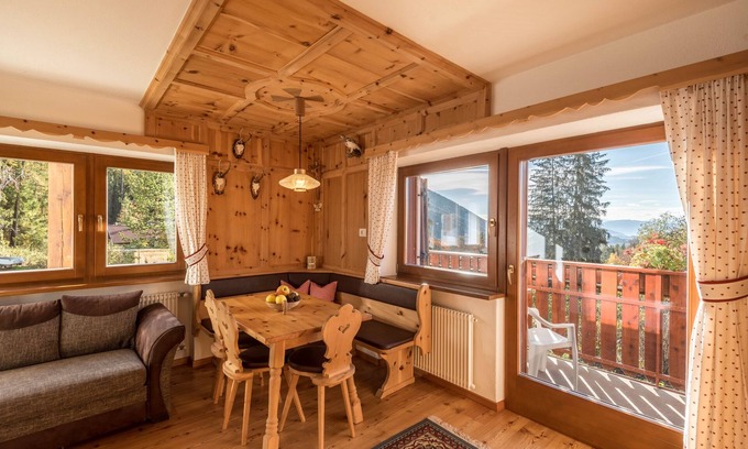 Castelrotto Apartamento | Apartamento "Sella Seis" cerca de Seiser Alm con vistas a la montaña y jardín