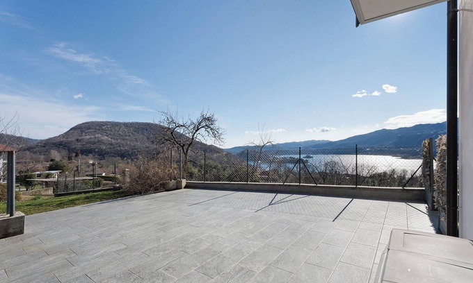 Pratolungo Apartamento | Apartamento 'Sole' con vistas al lago, piscina compartida y Wi-Fi