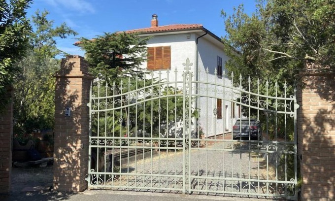 Riparbella Apartamento | Apartamento Sonia by Interhome