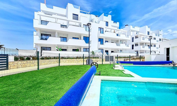 Torre-Pacheco Apartamento | Apartamento, balcón suroeste con vista a la piscina.
