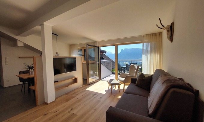 Collalbo Apartamento | Apartamento 'Stodlzauber' con vistas a la montaña, jardín comunitario y wifi