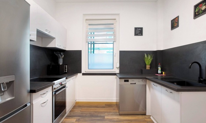 Goeppingen Apartamento | Apartamento 'Studio Suite Fußgängerzone' con vistas a la montaña, terraza compartida y Wi-Fi