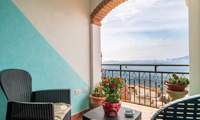 Baunei Apartamento | Apartamento 'Su Cilleri E Silbiu 2' con terraza privada, Wi-Fi y aire acondicionado
