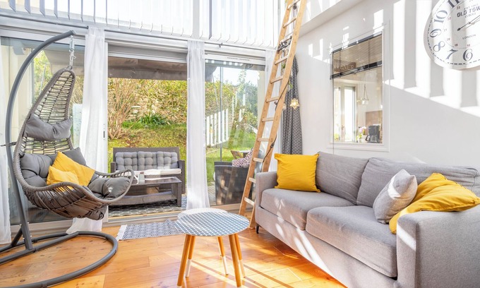 Douarnenez Apartamento | Apartamento 'Superbe Duplex En Centre Ville' con jardín privado y Wi-Fi