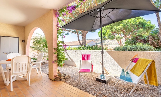 Cerbere Apartamento | Apartamento 'T2 Meublé Aux Aloès' con vistas a la montaña, piscina compartida y terraza privada