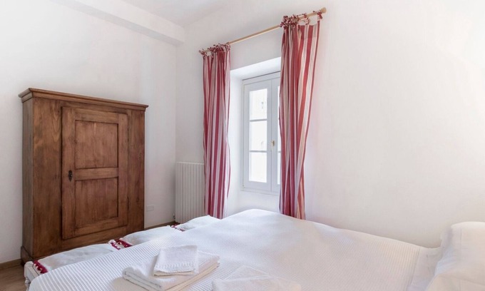 Cavaion Veronese Apartamento | Apartamento 'Tenuta Naiano Raffaello' con jardín compartido, Wi-Fi y aire acondicionado