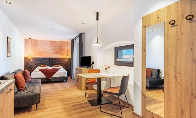 Terlano Apartamento | Apartamento 'Thanhammer Porphyr' con vistas a la montaña, terraza compartida y Wi-Fi