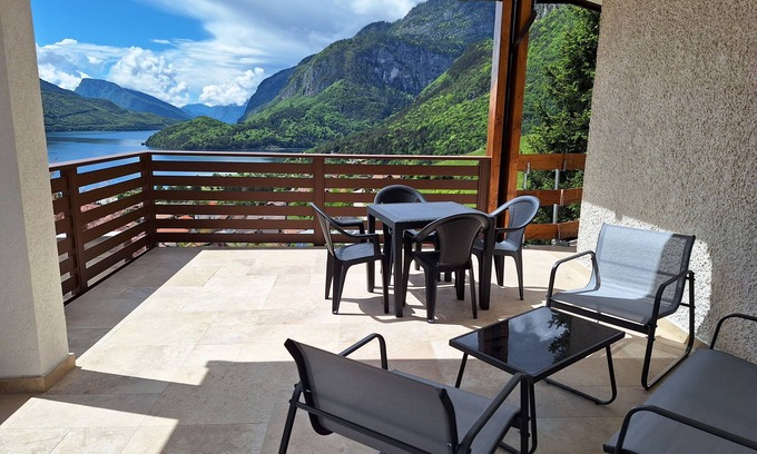 Molveno Apartamento | Apartamento "la alegría" con una vista romántica del lago **** Casa Bellavista