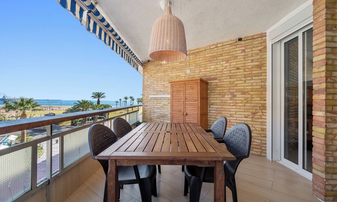 La Pineda Apartamento | Apartamento 'Tirreno 304' con vistas al mar, terraza privada y Wi-Fi
