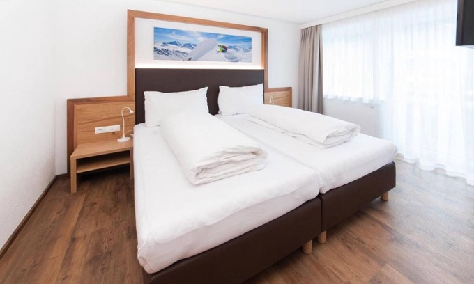 Pettneu am Arlberg Apartamento | Apartamento 'Top 4 Riffler' con vistas a la montaña, jardín privado y Wi-Fi