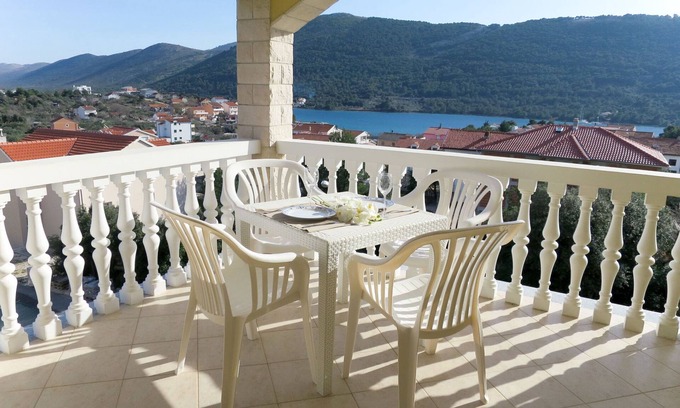 Grebastica Apartamento | Apartamento Toni by Interhome