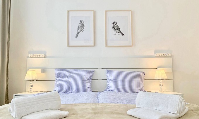 Neulerchenfeld Apartamento | Apartment Top 2 mit Doppelbett im Wohnraum