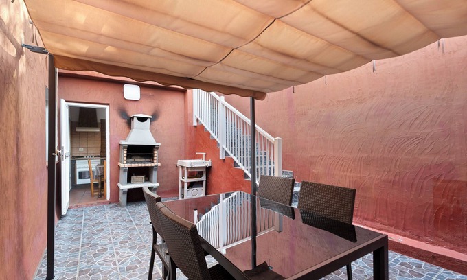 Mocanal Apartamento | Apartamento 'Trebol 3' con vistas al mar, terraza privada y Wi-Fi