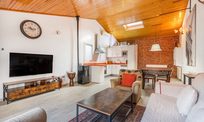 Tremp Apartamento | Apartamento 'Tremp' con vistas a la montaña, Wi-Fi y aire acondicionado