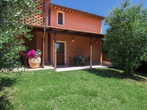Orentano Apartamento | Apartment Trilocale by Interhome
