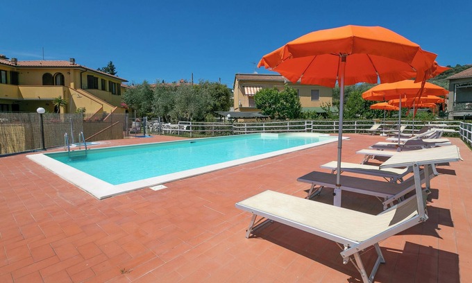Suvereto Apartamento | Apartamento "Trilocale Coratina" con terraza, piscina compartida y Wi-Fi