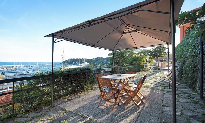 Varazze Apartamento | Apartamento "Trilocale in Villa Vista Mare Apt 3" con vistas al mar