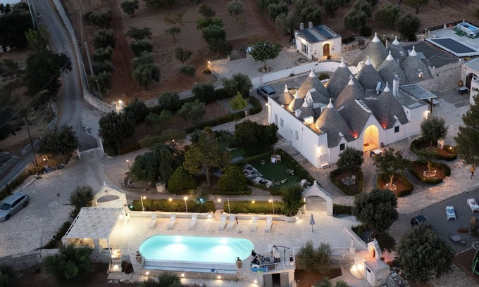 Specchiaruzzo Apartamento | Apartamento 'Trullo Suite In Masseria' con piscina compartida, Wi-Fi y aire acondicionado